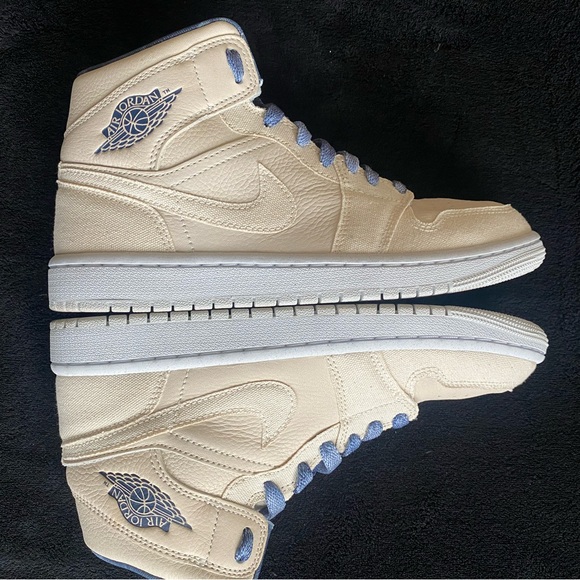 Nike Wmns Air Jordan 1 Mid SE 'Sanddrift', women’s size 7 - Picture 2 of 6
